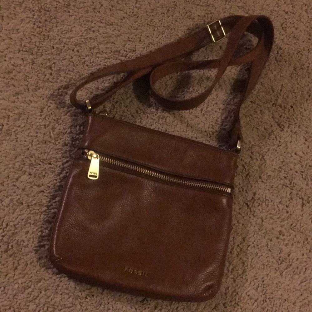 Small crossbody fossil purse.